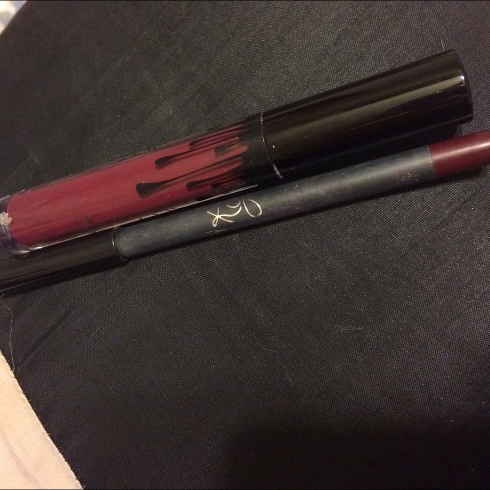 KYLIE COSMETICS LIPKIT IN KOURT K