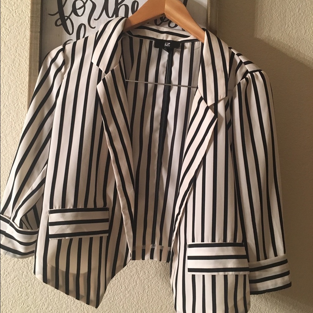 Black and cream white blazer