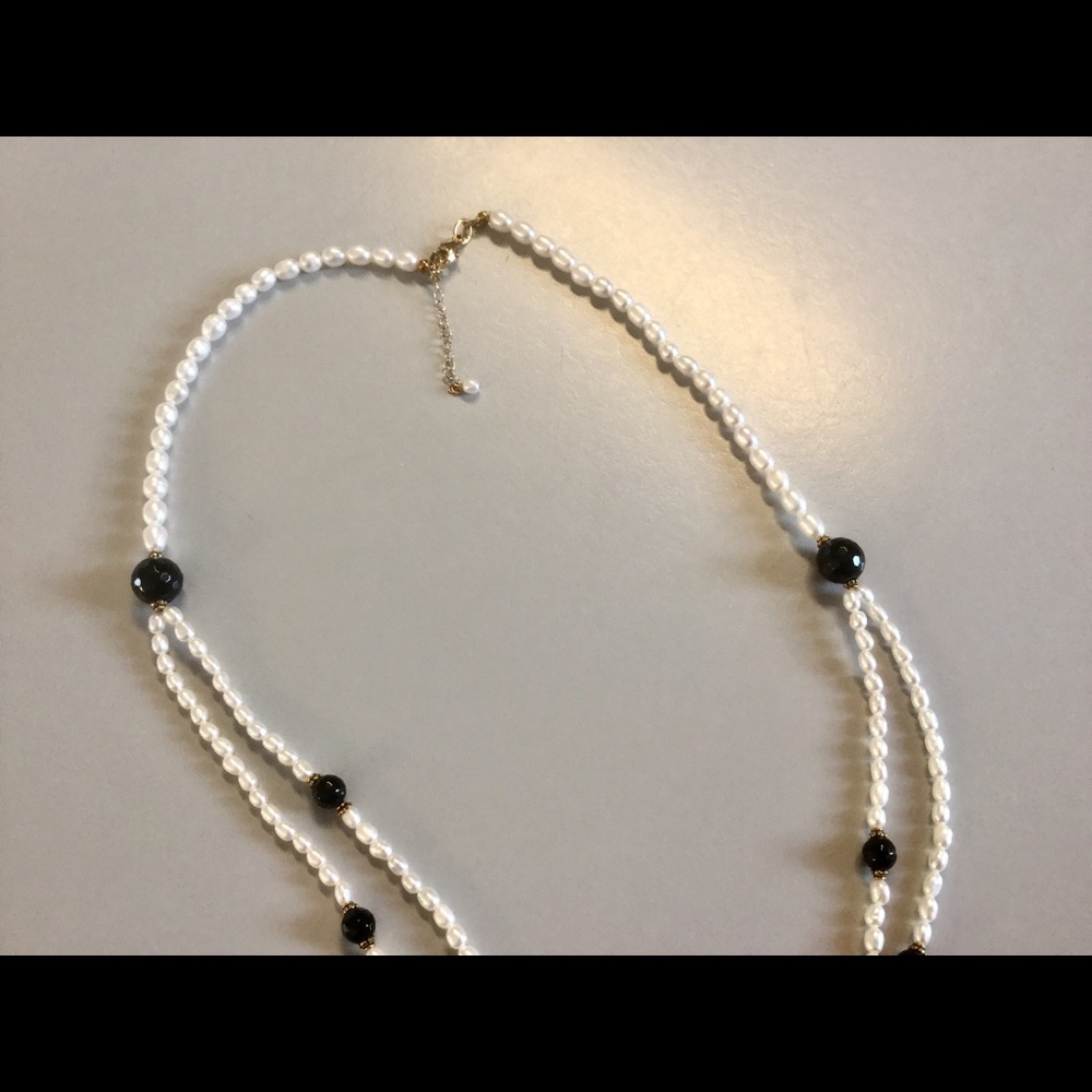 SOLD.   Fresh Water rice pearls and Black onyx necklace - Picture 3 of 3