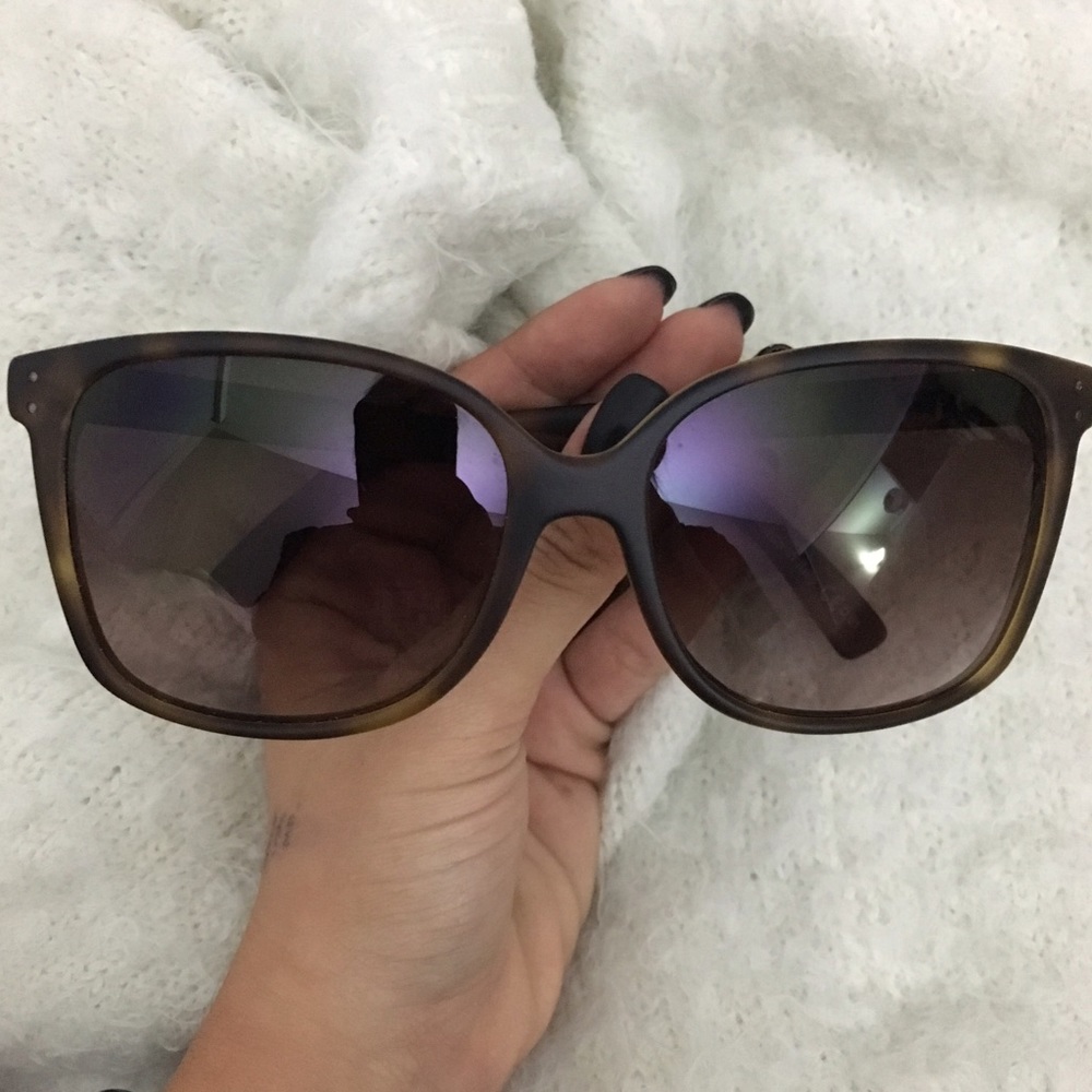 Vonzipper sunnies