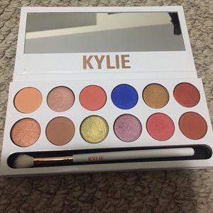 Kylie Cosmetics THE ROYAL PEACH PALETTE