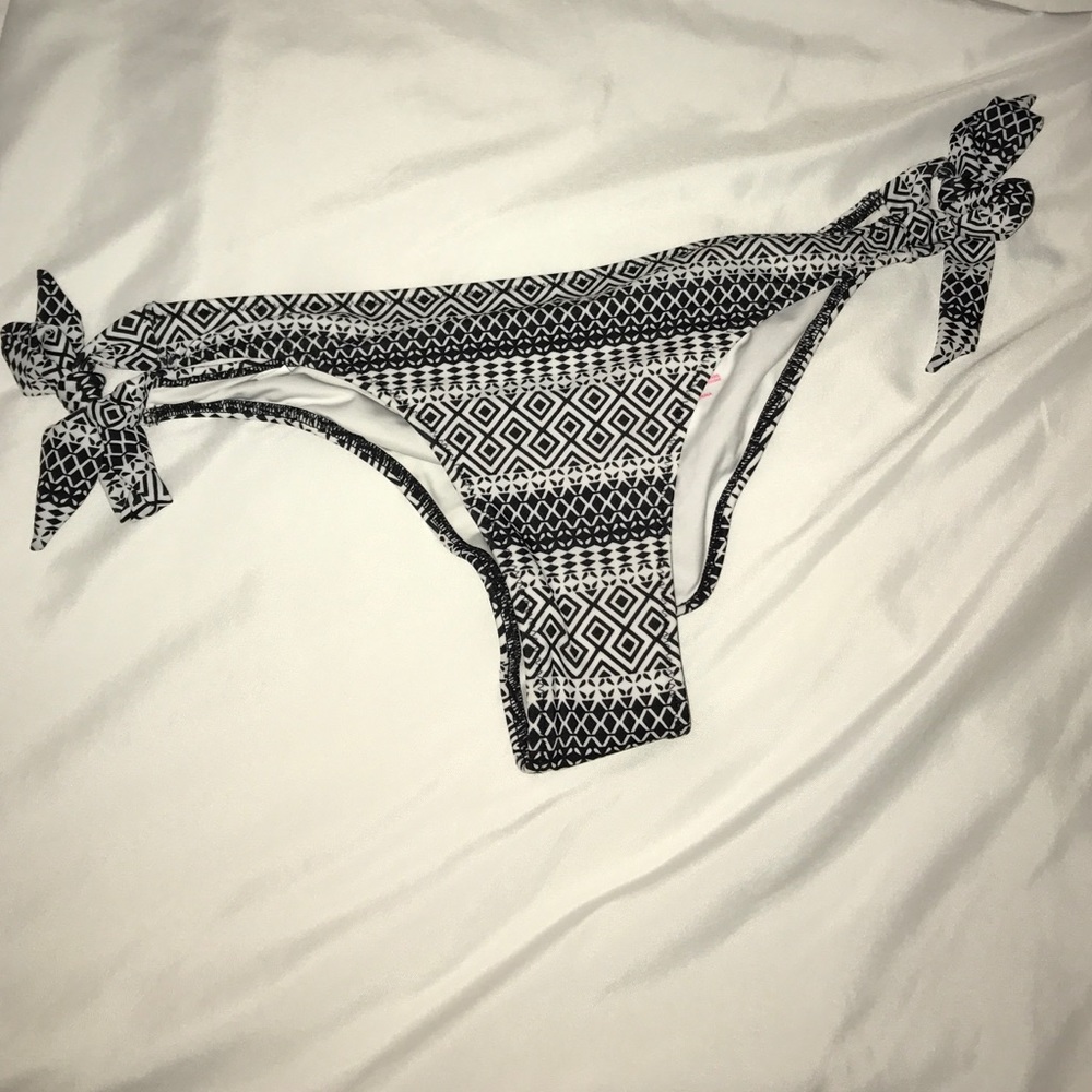 Aztec VS scrunch bottoms