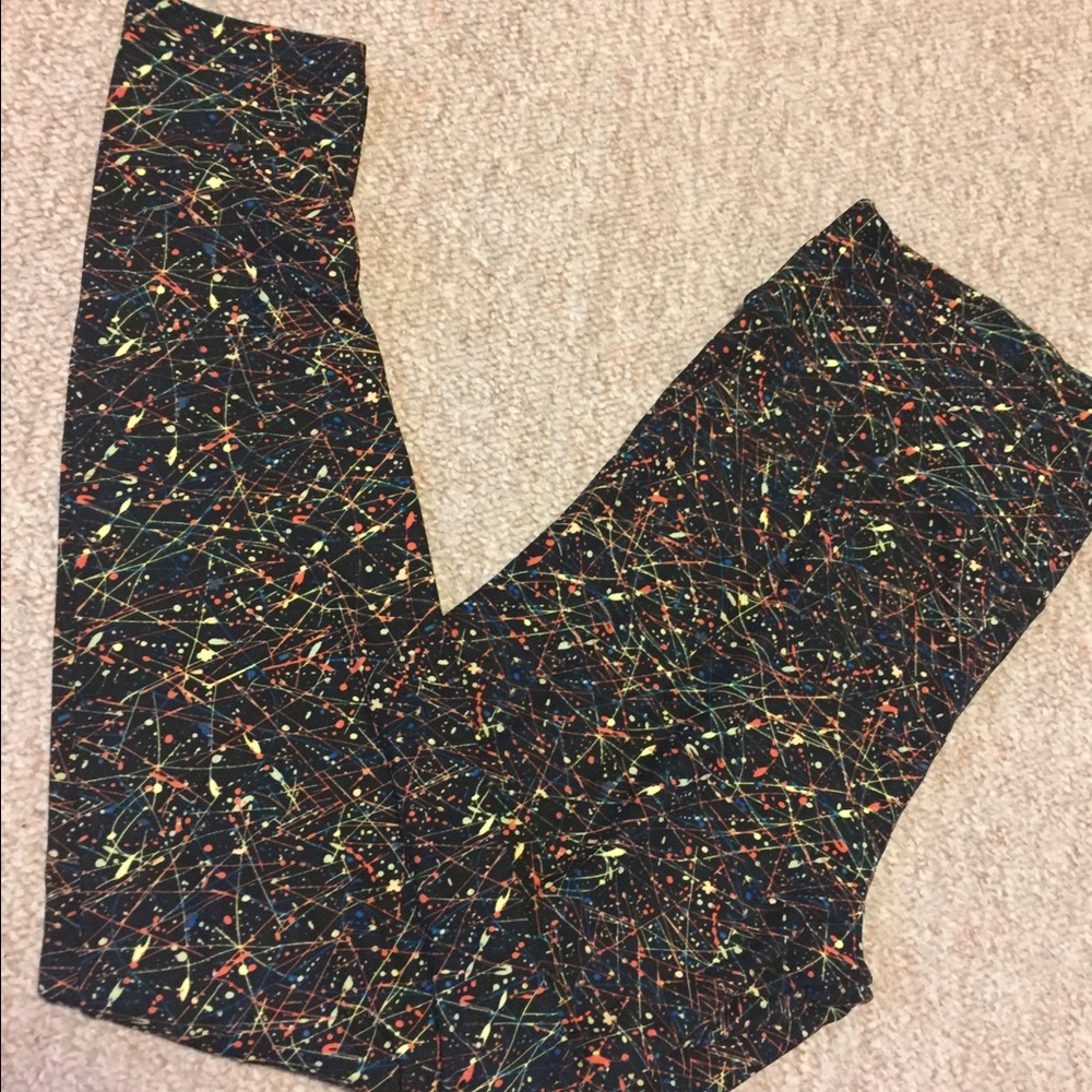 LuLaRoe black legging with paint splatter pattern