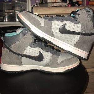 NIKE girls gray high-top shoes