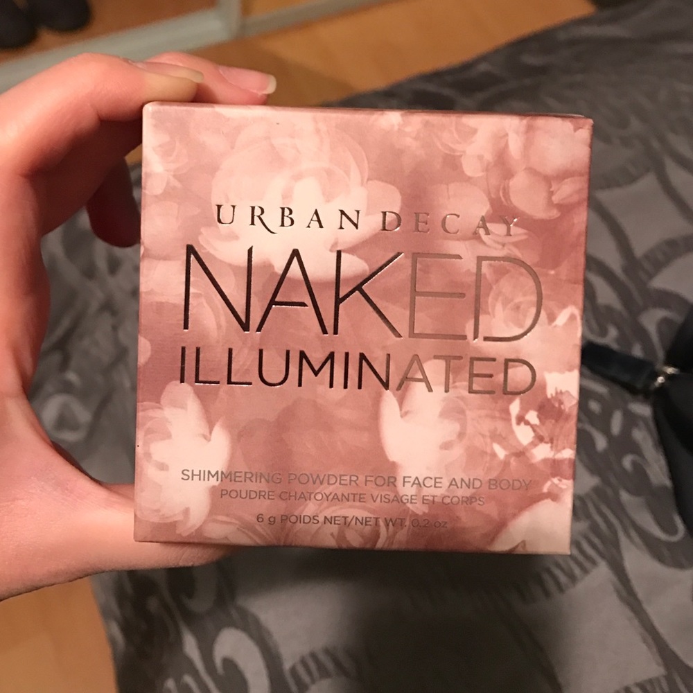 Urban Decay highlighter in "Luminous".