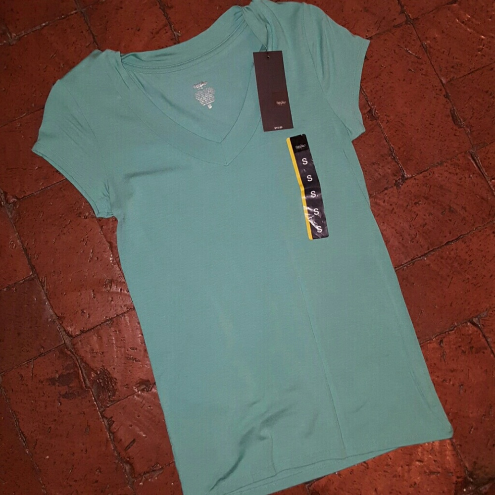 NWT v-neck tee