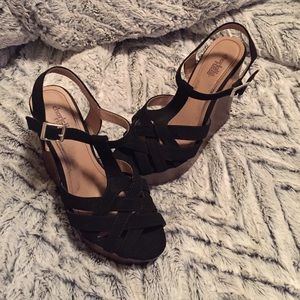 Black strappy wedges