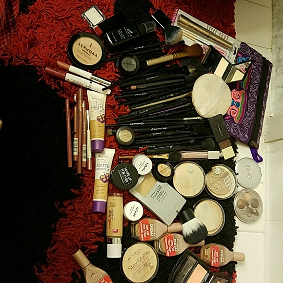 Makeup - Picture 2 of 2