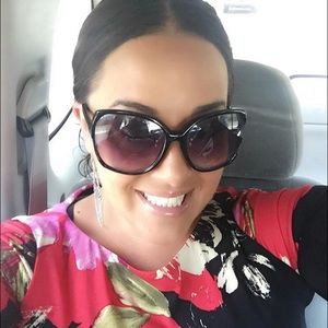 Meet your Posher, Cristina