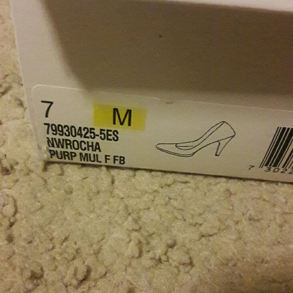 Nine West - Picture 3 of 3