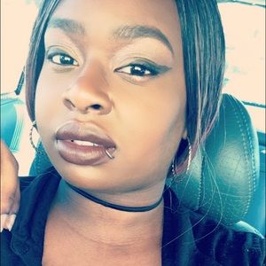 Meet your Posher, Allia