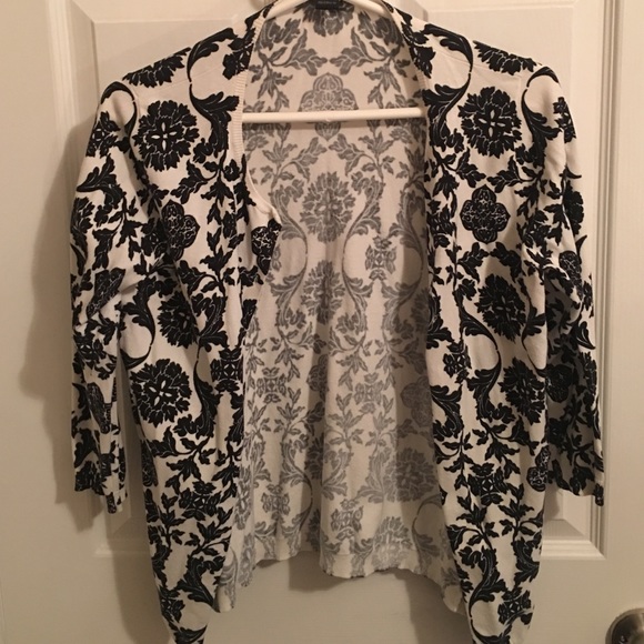 Cute sweater - Picture 1 of 2