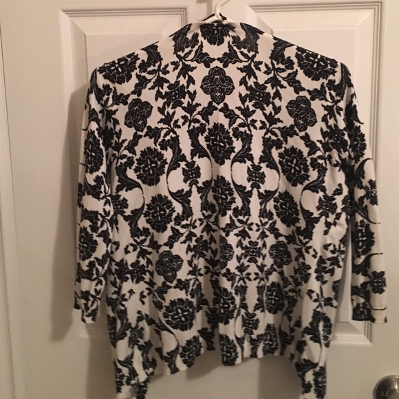 Cute sweater - Picture 2 of 2