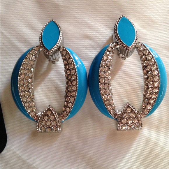 Gina's Closet statement earrings - Picture 2 of 4