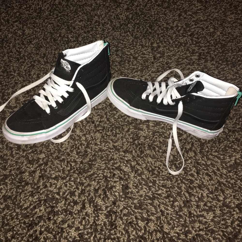 BRAND NEW HI TOP VANS