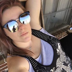 Meet your Posher, Caitlin