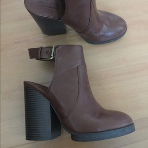 7.5- Brown heel Sandals