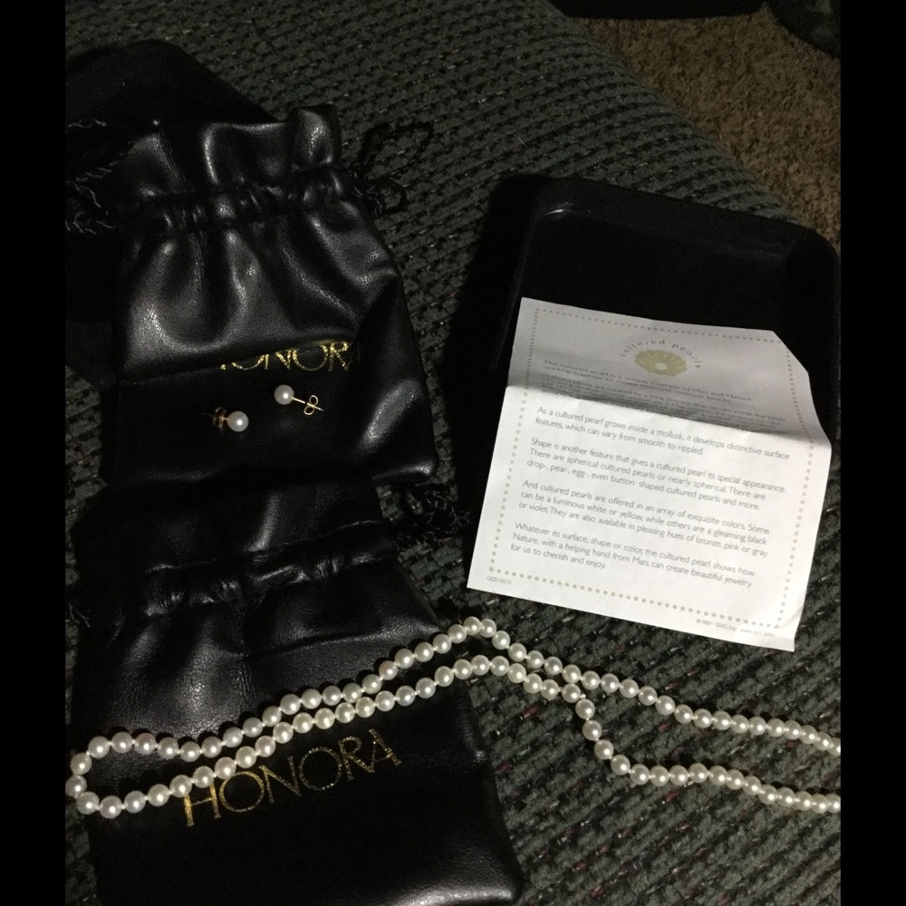 Honora pearl necklace and matching earrings