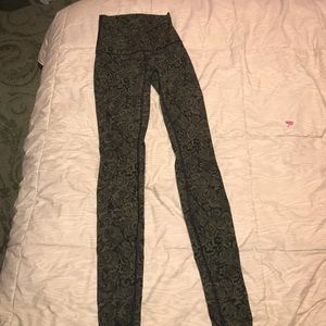 NWOT Wunder Under Leggings *rlly want 2 sell*