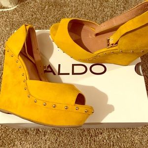 Yellow Gold Aldo wedges