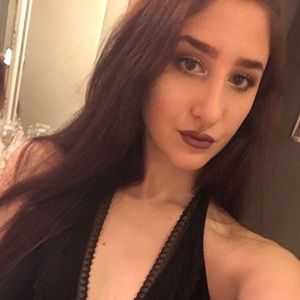 Meet your Posher, Caitlin