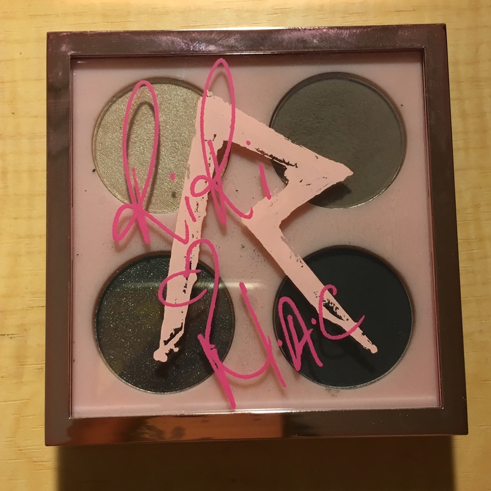 MAC RiRi eyeshadow palette