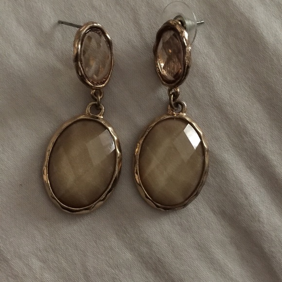 Earrings - Picture 1 of 2