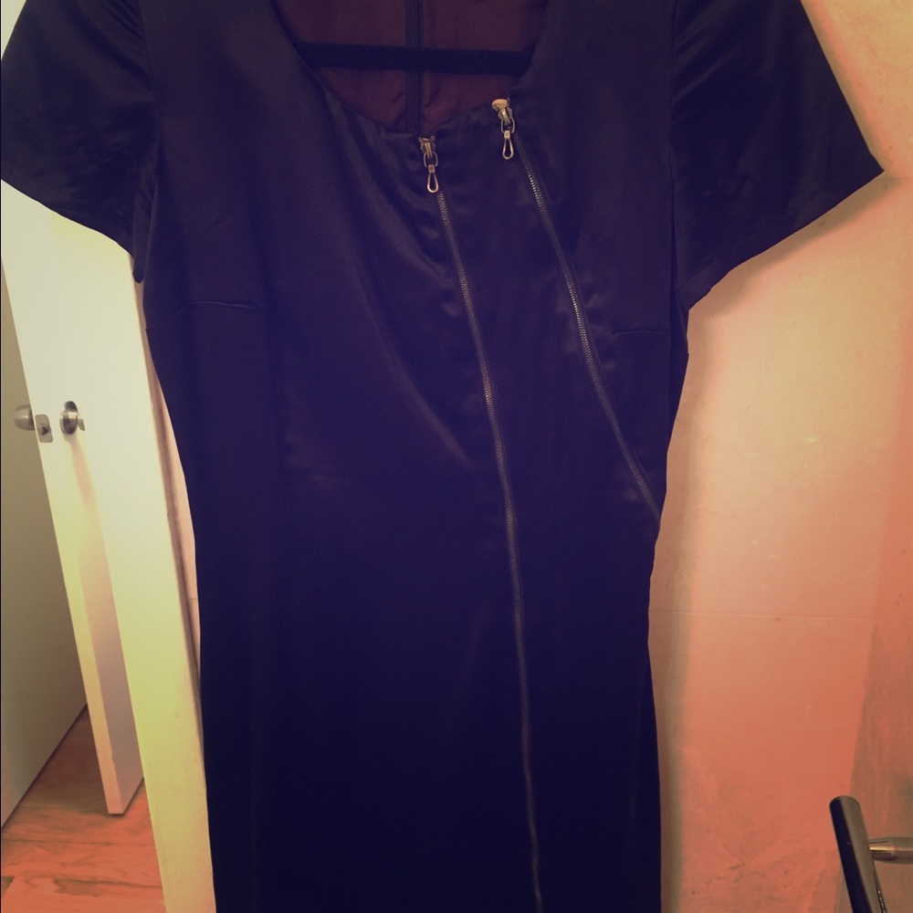 100% silk dress with two zippers unzip nude color