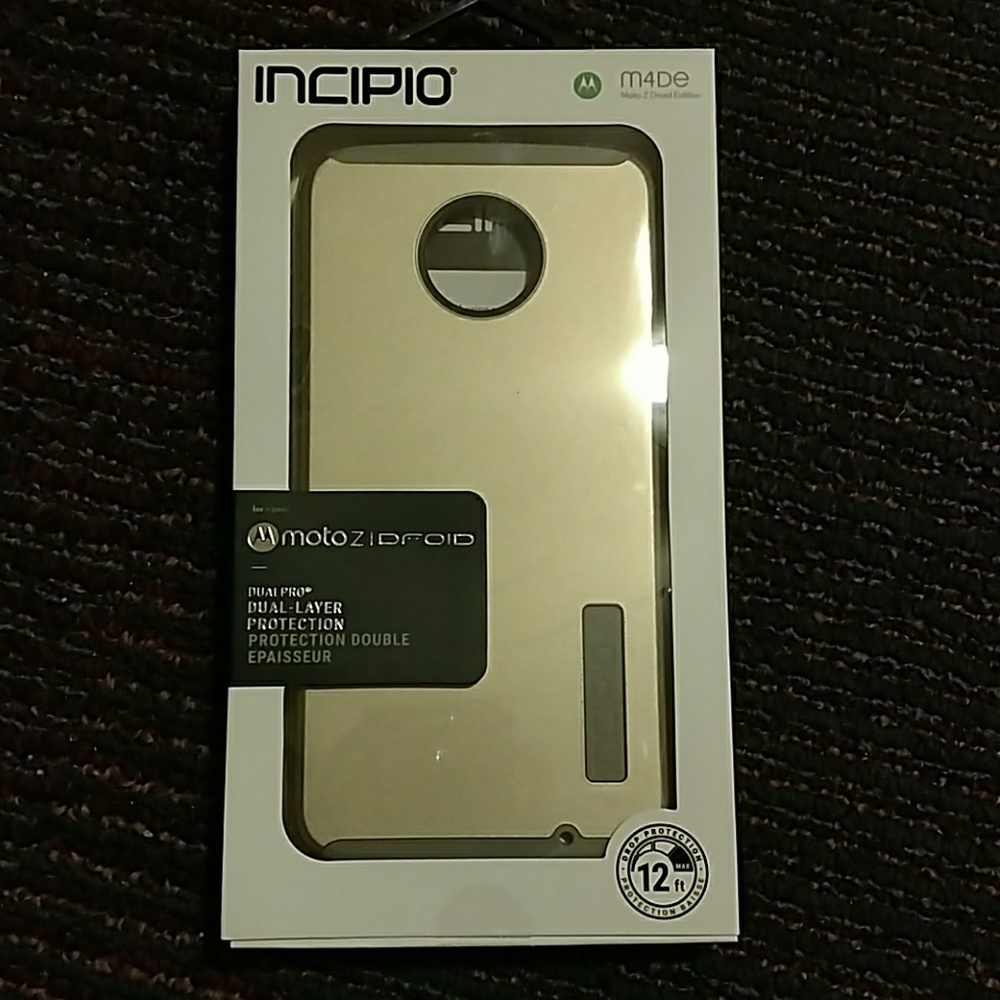 Moto z phone case incipio
