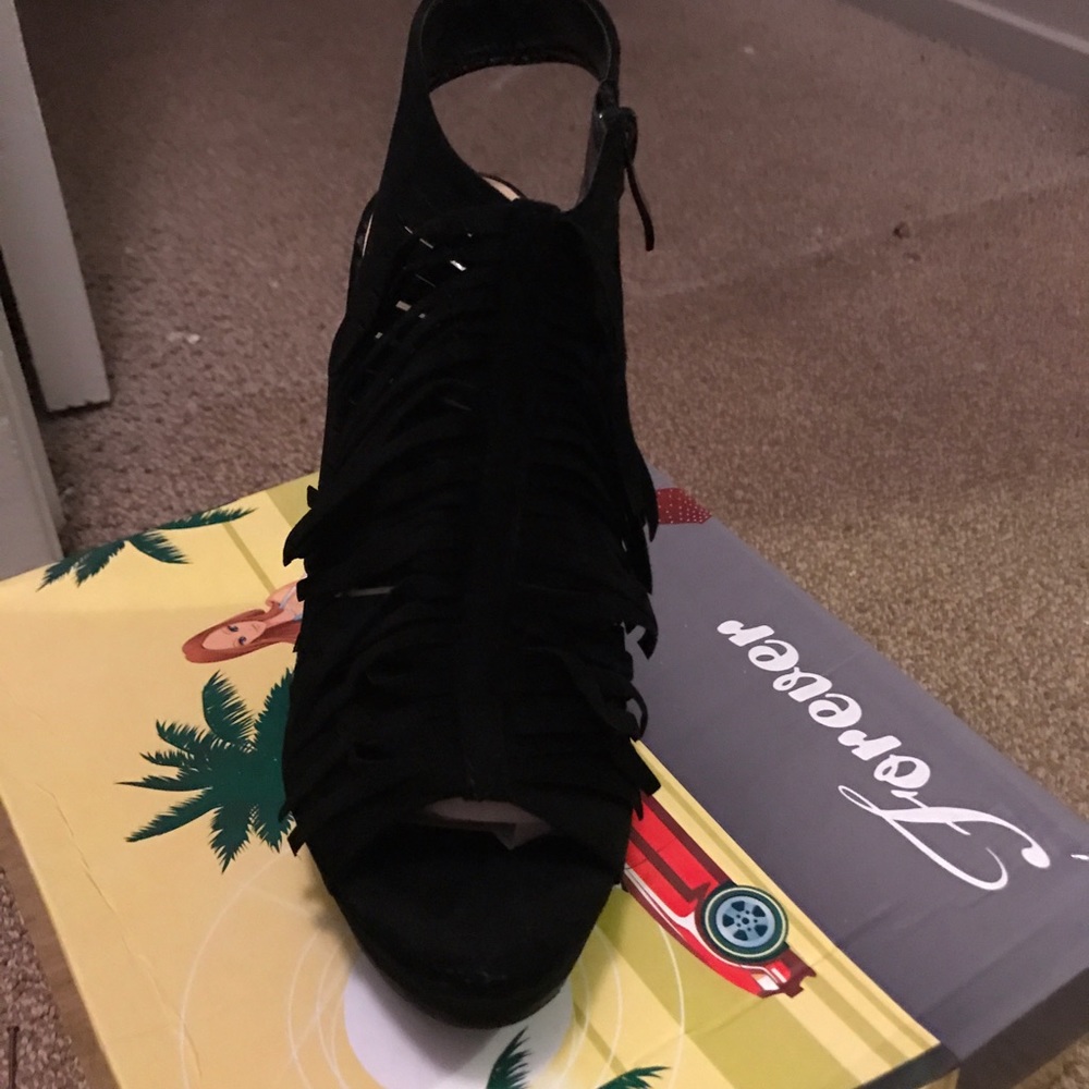 Black wedges
