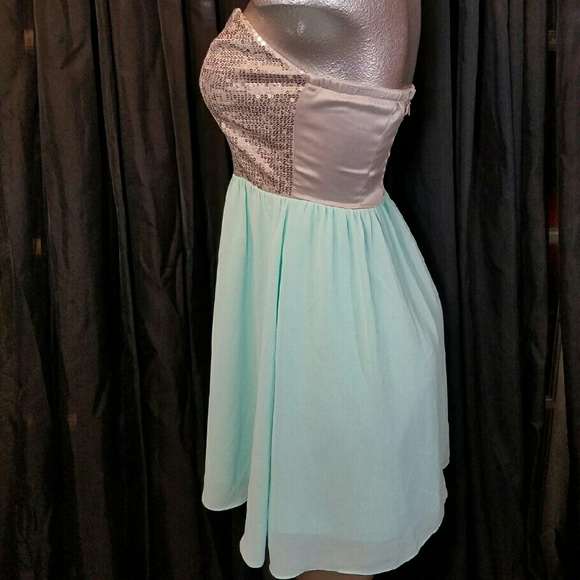 SOLD - Picture 2 of 4