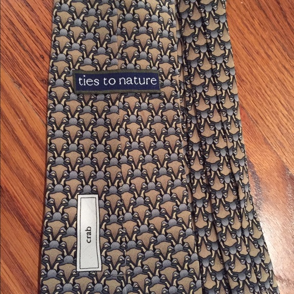Ties to Nature Crab Tie in Green Colors - Picture 3 of 3