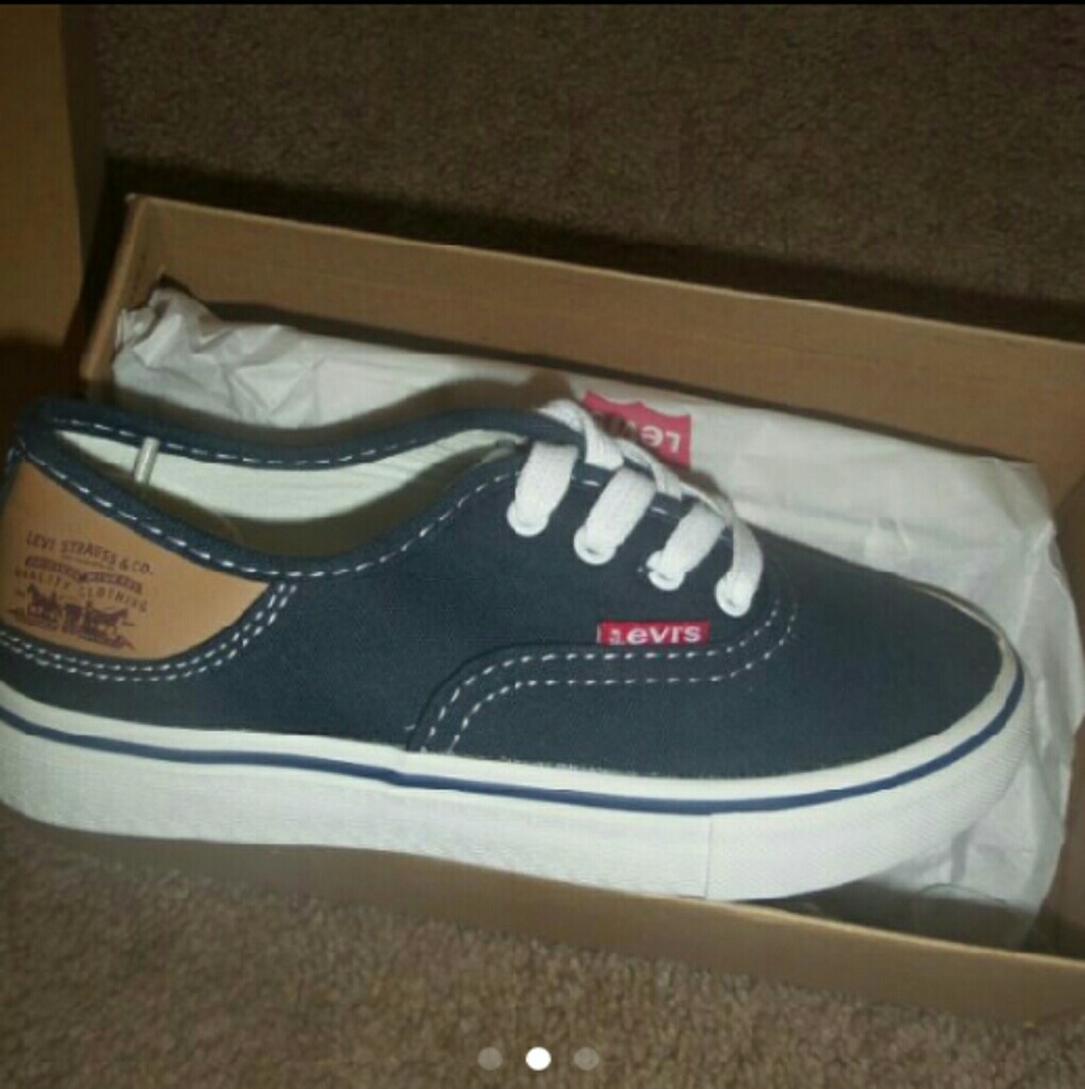 🚫SOLD🚫Boy Levi's shoes size 1