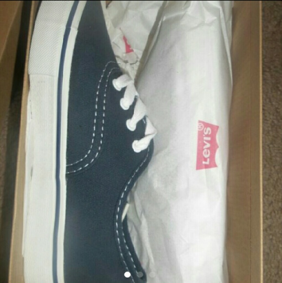 🚫SOLD🚫Boy Levi's shoes size 1 - Picture 2 of 3