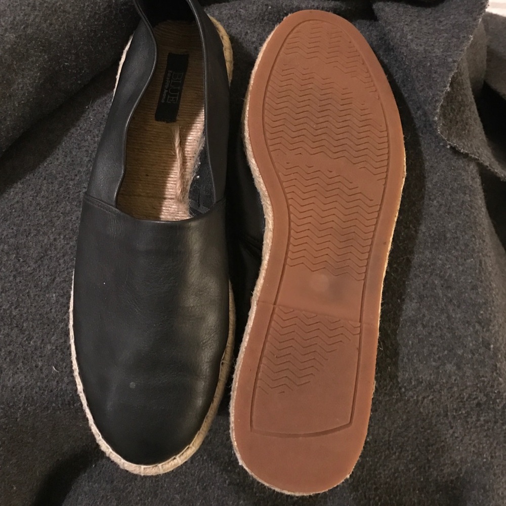 Shoes - Picture 2 of 4