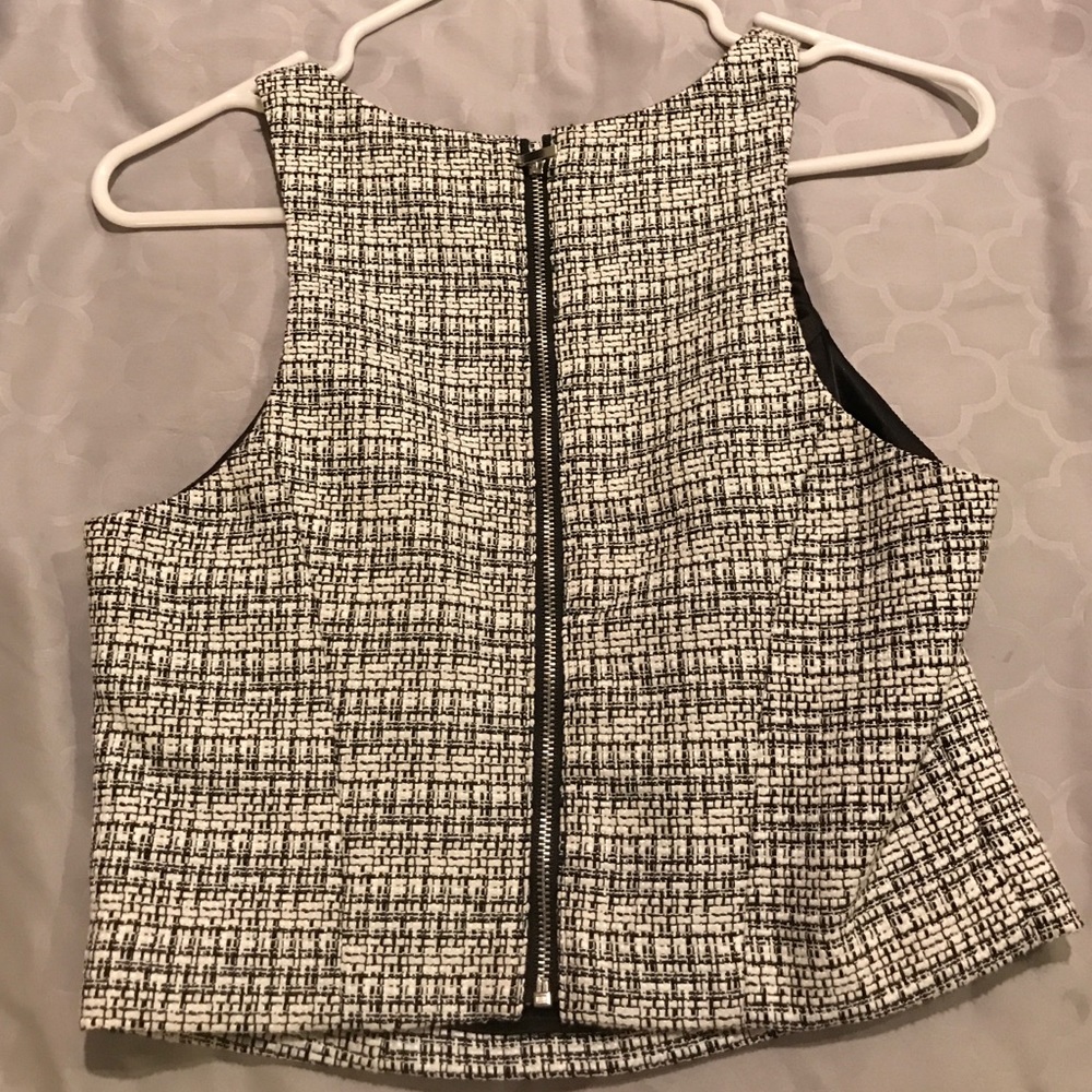 Express Crop Top - Picture 2 of 2