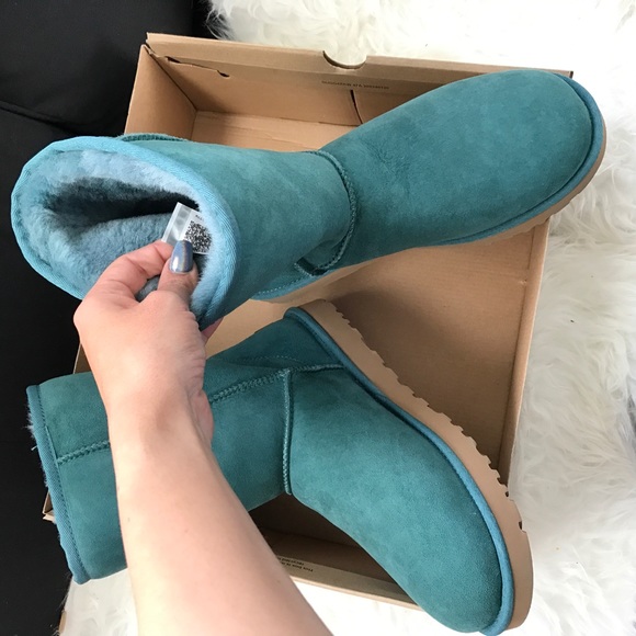 UGG authentic classic short II BOOTS Sz 11 new - Picture 2 of 4