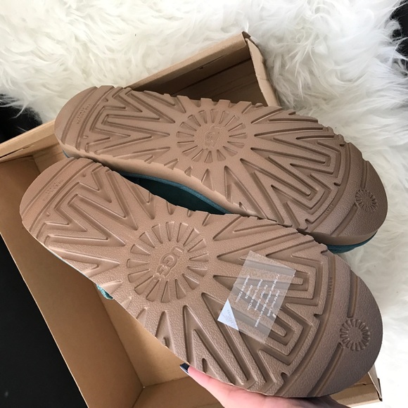 UGG authentic classic short II BOOTS Sz 11 new - Picture 4 of 4