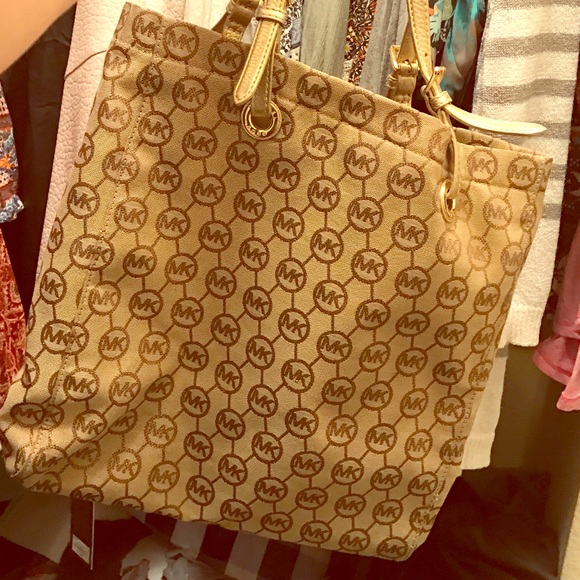 Michael Kors purse - Picture 1 of 1