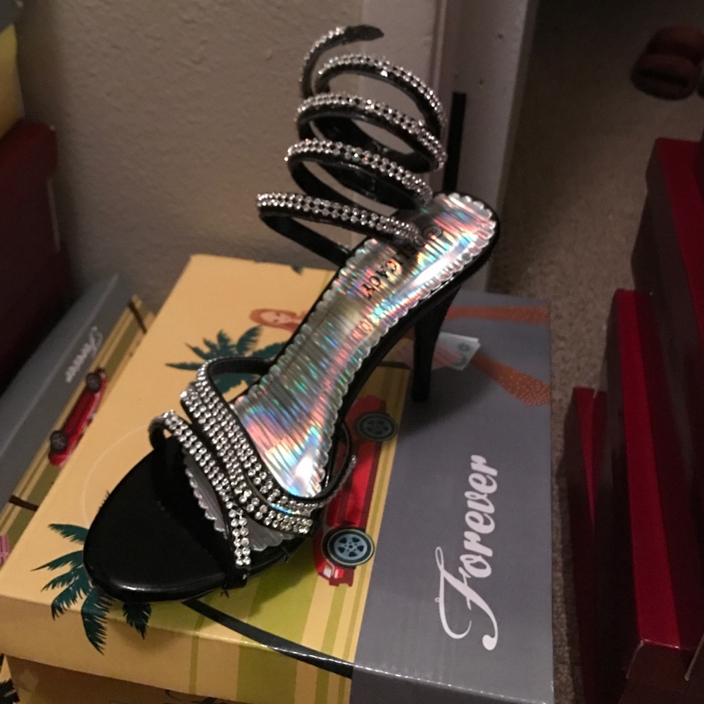 Lack bedazzled heels