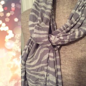 Fresh Produce Accessories - Fresh Produce Gray and White Scarf Fresh Produce Accessories - Fresh Produce Gray and White Scarf