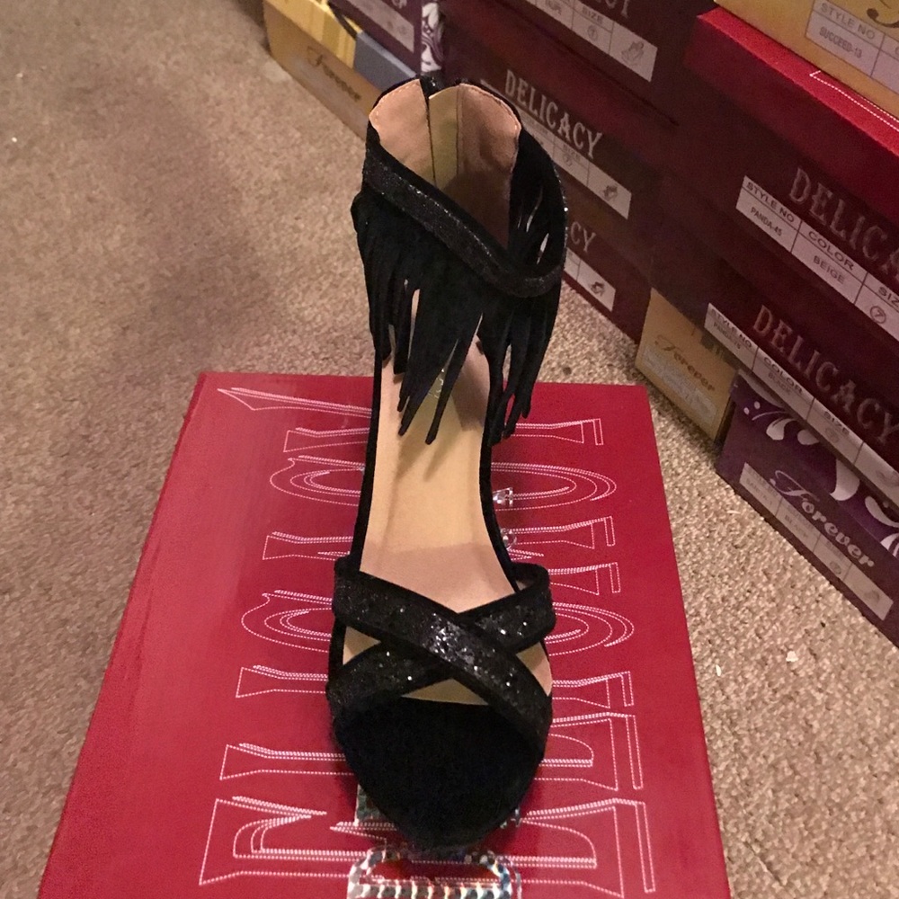 Black wedges