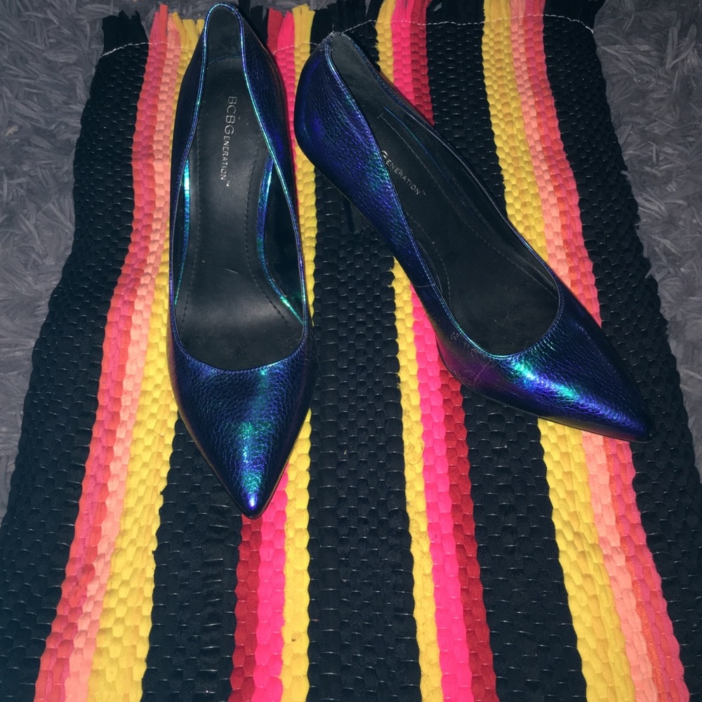 Badass metallic pumps BCBG size 10