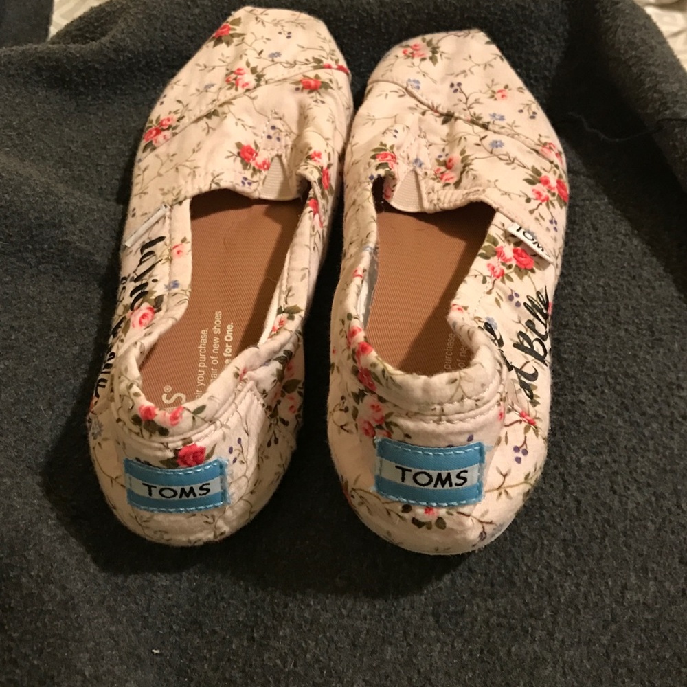Shoes - Picture 3 of 4