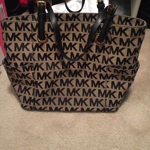 Michael Kors dunes tote flash sale!!!!!