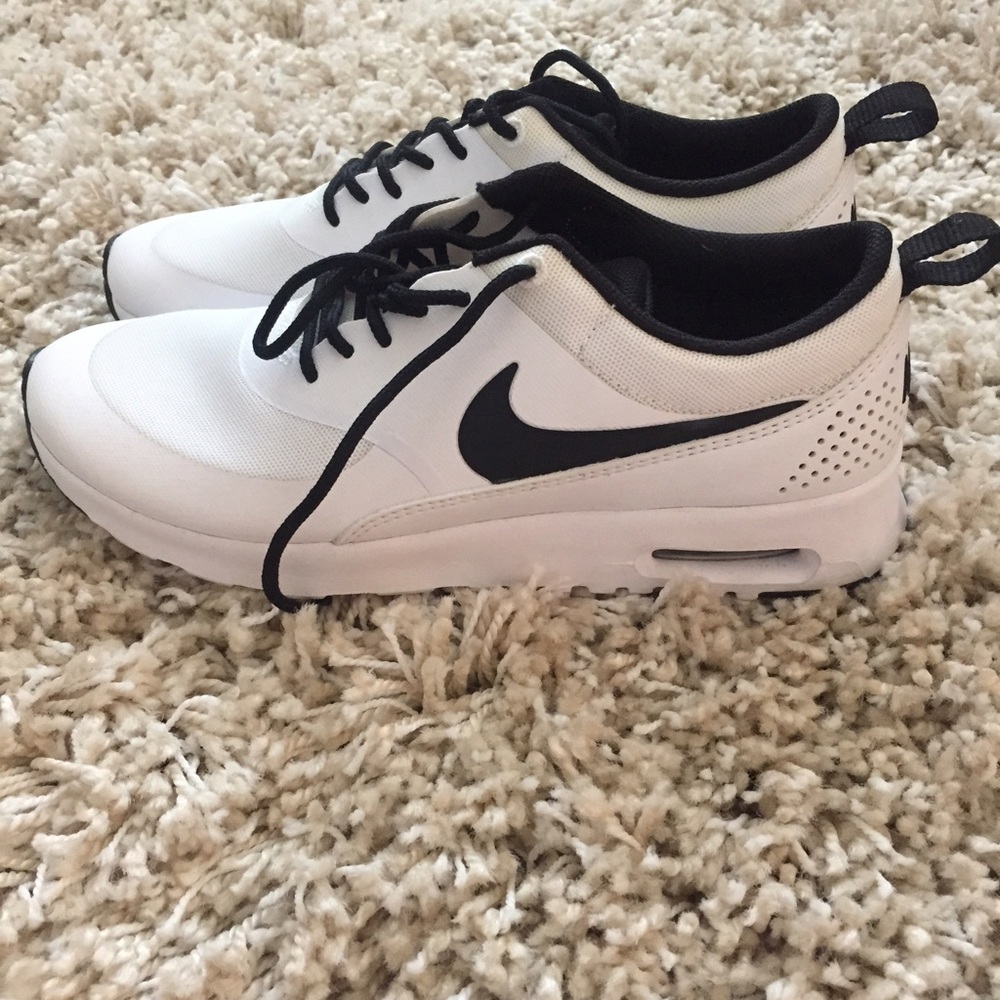 Nike Thea's