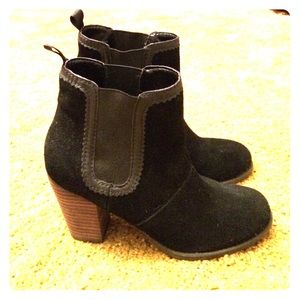 American Eagle black ankle booties