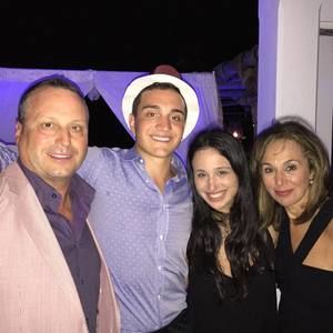 Meet your Posher, Louis