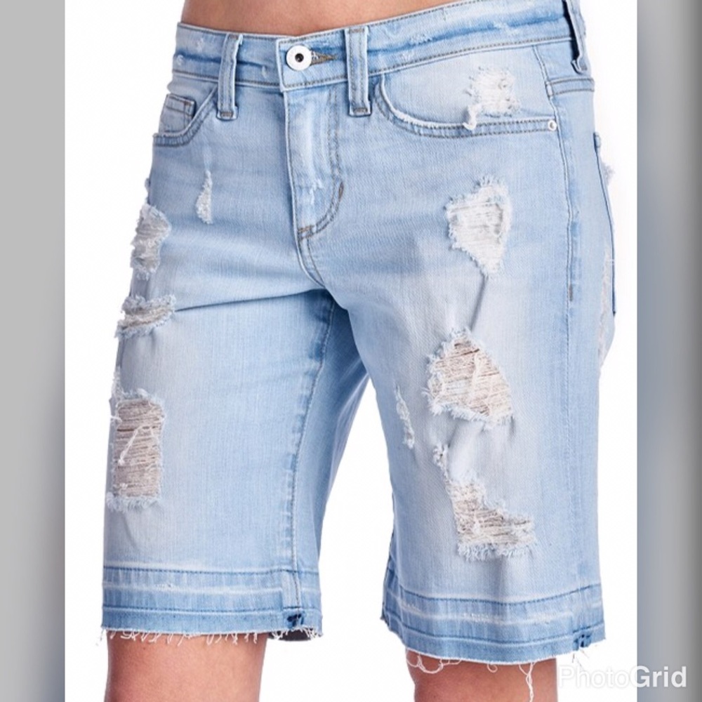 ❤️LAST PAIR! Released hem destroyed denim shorts - Picture 1 of 5