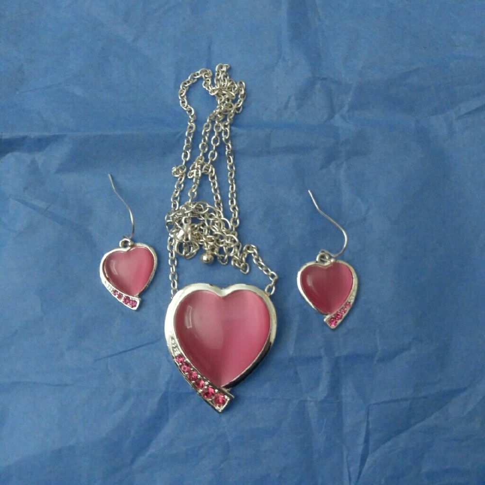 ❤❤Beautiful Pink Heart Necklace and Earrings❤❤